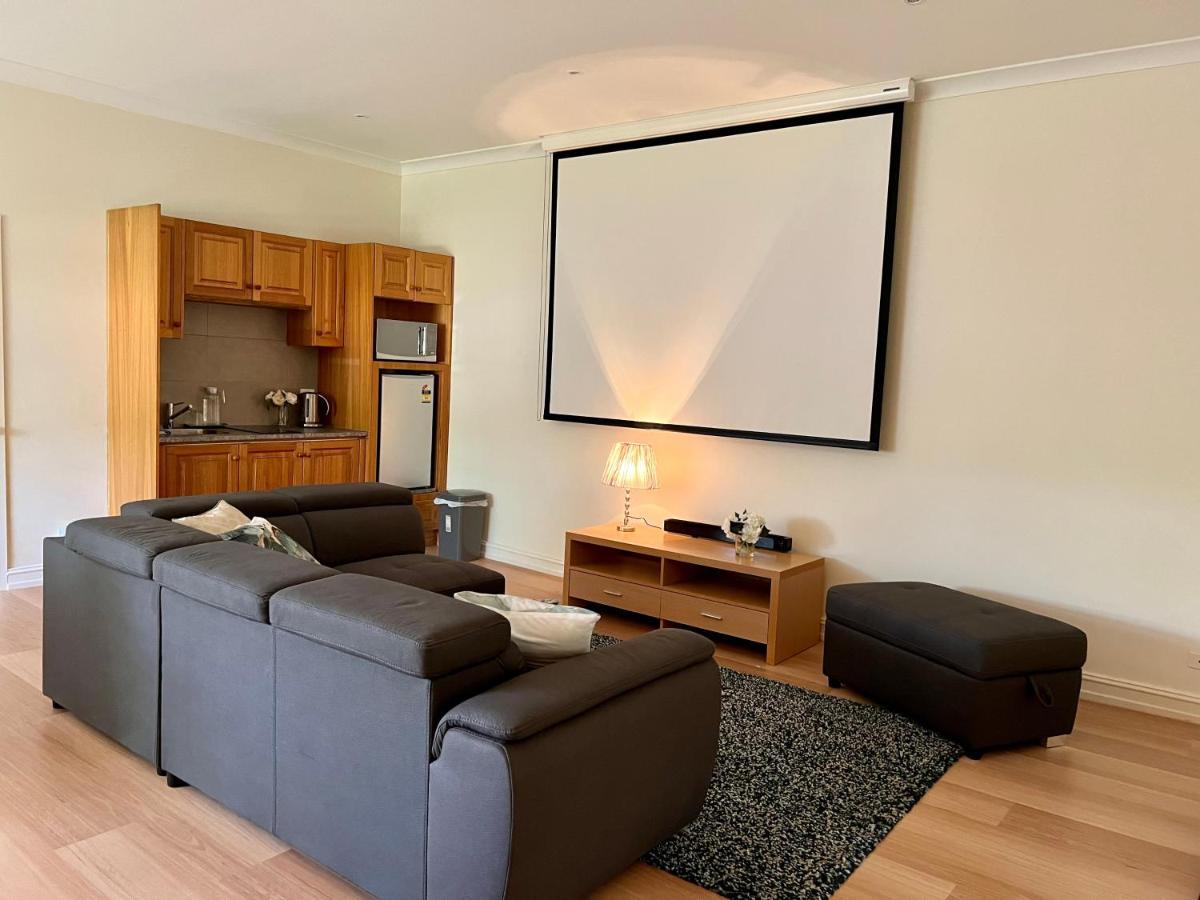 Apartament Super Luxury Self Contained Studio Unit Lysterfield Zewnętrze zdjęcie